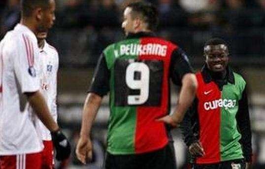 地大批球迷 地大批球迷